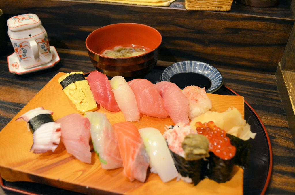 Tradiční omakase (výběr šéfkuchaře) nigiri suši